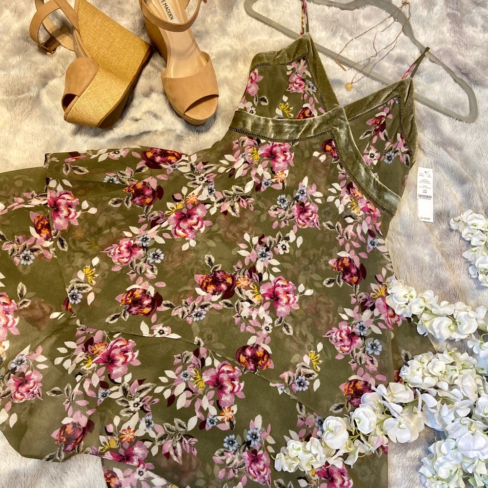 *NWT* White House Black Market dress